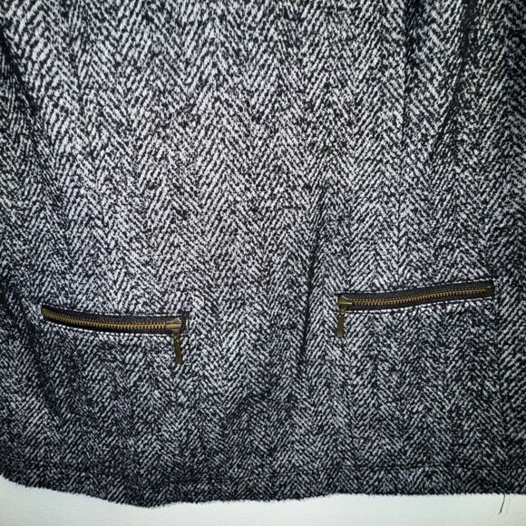 CAbi Herringbone Darted Sleeveless Top with Zipper Closure Size Medium - Picture 2 of 4